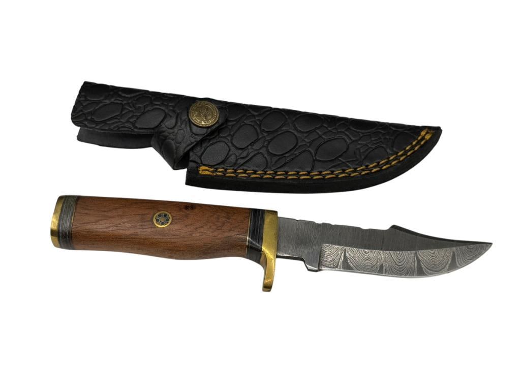 DAMASCUS STEEL FIXED BLADE KNIFE FEATURING NATURAL WOOD HANDLE WITH BRASS ACCENTS (1 of 7)