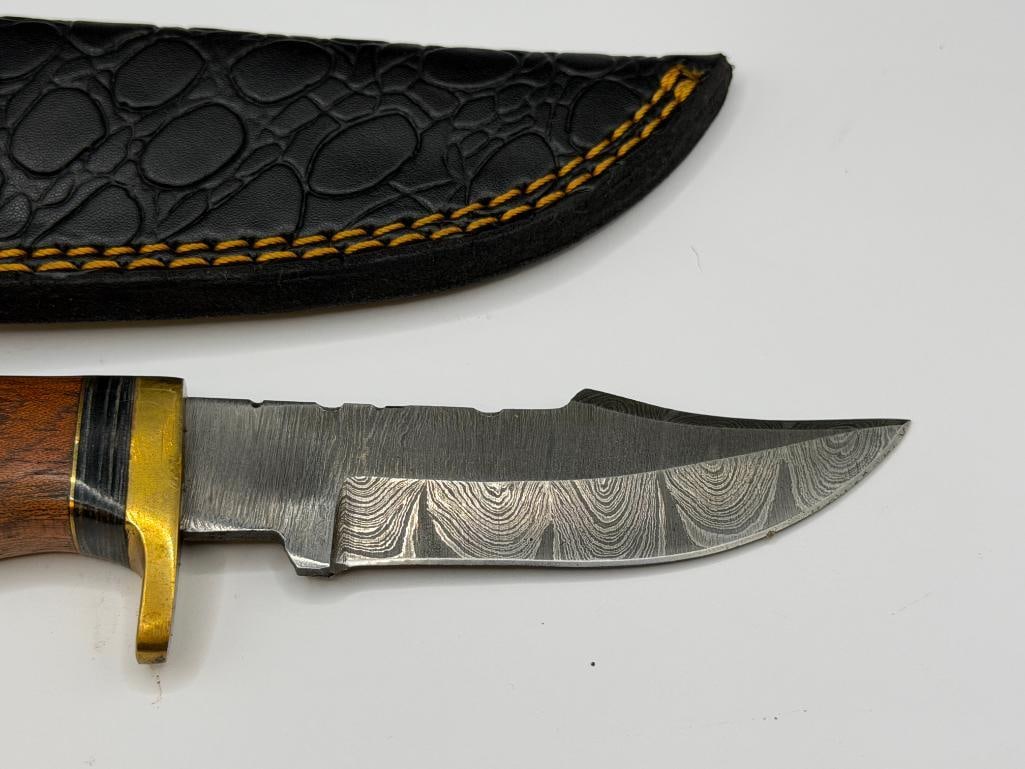DAMASCUS STEEL FIXED BLADE KNIFE FEATURING NATURAL WOOD HANDLE WITH BRASS ACCENTS - 2