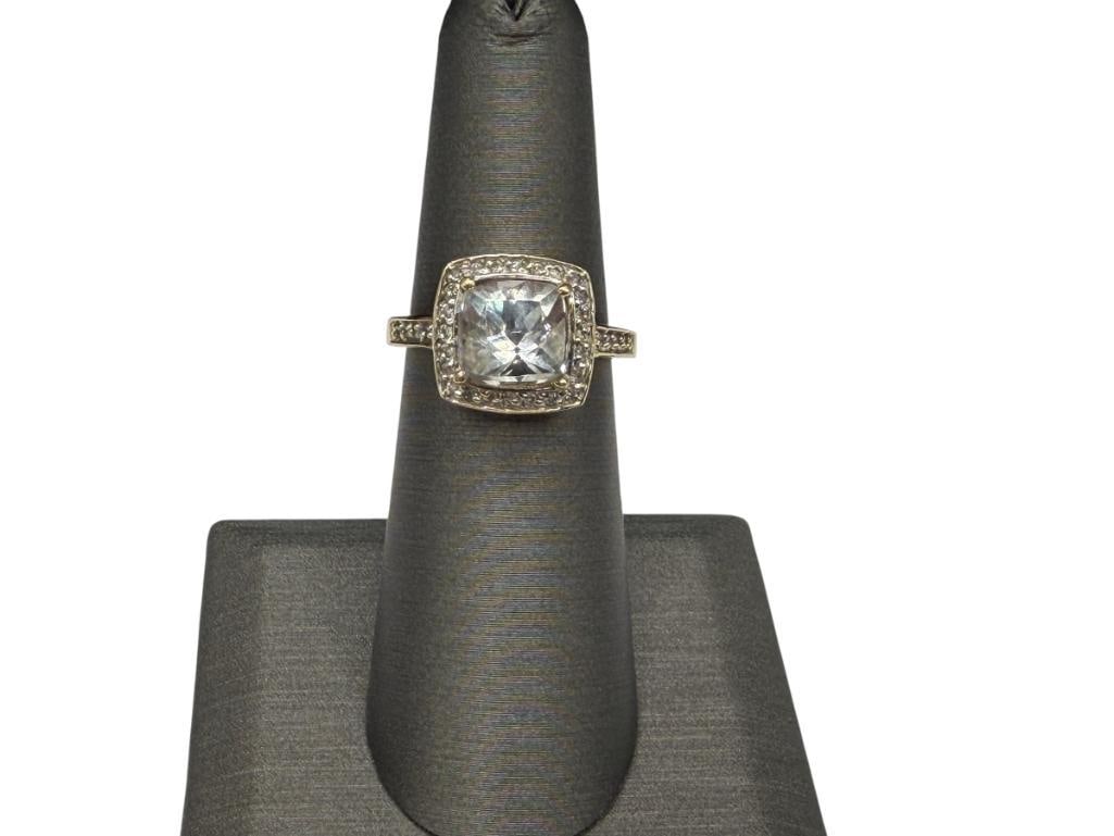14K YELLOW GOLD SQUARE CUT QUARTZ FASHION RING WITH DIAMOND BORDER AROUND QUARTZ: QUARTZ IS LOOSE AND NEEDS TO BE RESET, DESIGNER HALLMARKED, ROUND BRILLIANT CUT DIAMONDS SIZE 6, 3.83 GRAMS, 8MM X 8MM QUARTZ, 1MM DIAMONDS