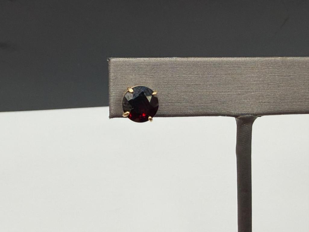 14K YELLOW GOLD ROUND CUT GARNET POST EARRINGS - 2