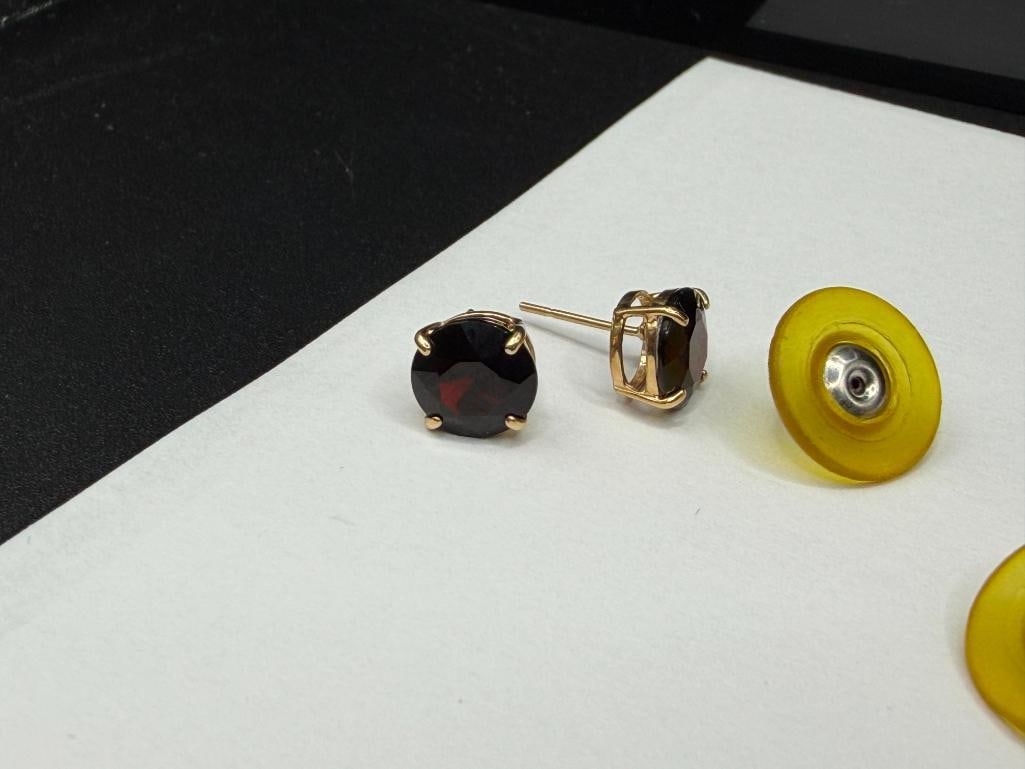 14K YELLOW GOLD ROUND CUT GARNET POST EARRINGS - 4