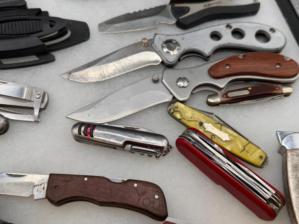 16 COLELCTIBLE KNIVES AND POCKET KNIVES INCLUDING SCHRARE OLD TIMER, FISH KNIFE, GERBER, AND MORE - 10