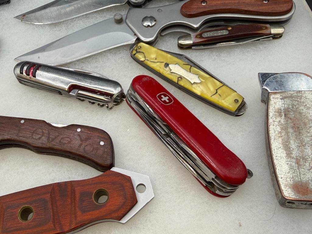 16 COLELCTIBLE KNIVES AND POCKET KNIVES INCLUDING SCHRARE OLD TIMER, FISH KNIFE, GERBER, AND MORE - 13