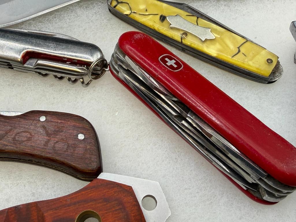 16 COLELCTIBLE KNIVES AND POCKET KNIVES INCLUDING SCHRARE OLD TIMER, FISH KNIFE, GERBER, AND MORE - 14