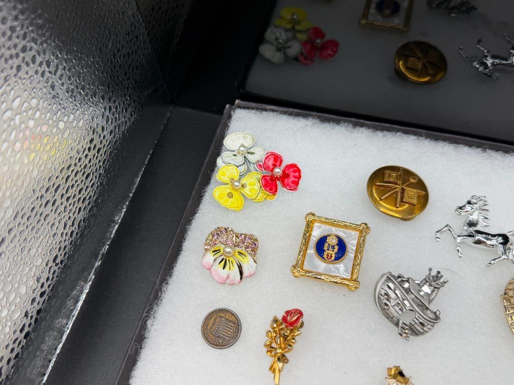 COLLECTION OF JEWELRY INCLUDING VINTAGE PIECES AND GOLD FILLED PINS - 6