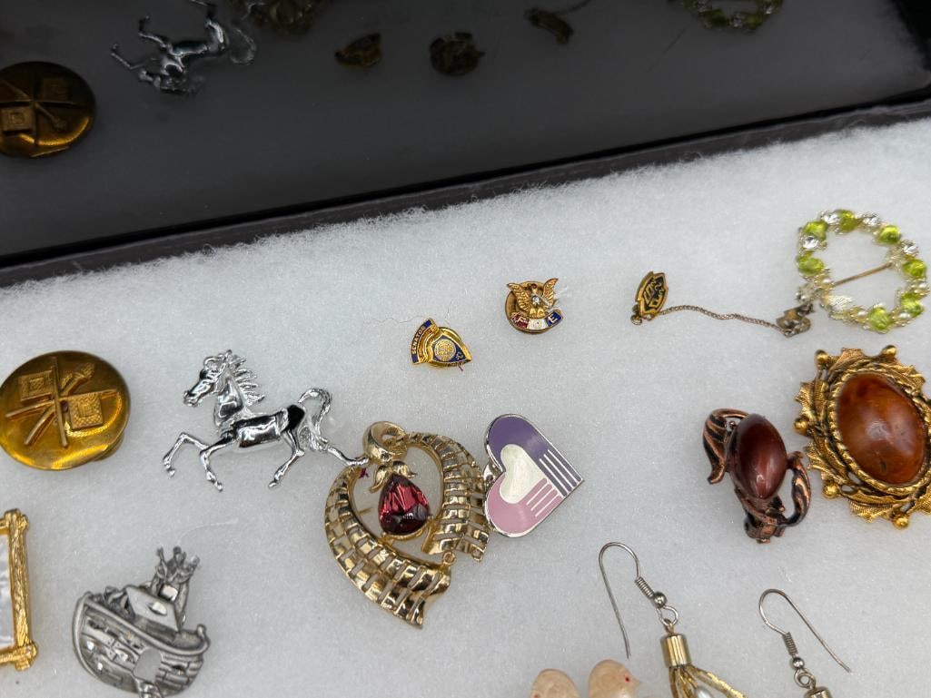 COLLECTION OF JEWELRY INCLUDING VINTAGE PIECES AND GOLD FILLED PINS - 7
