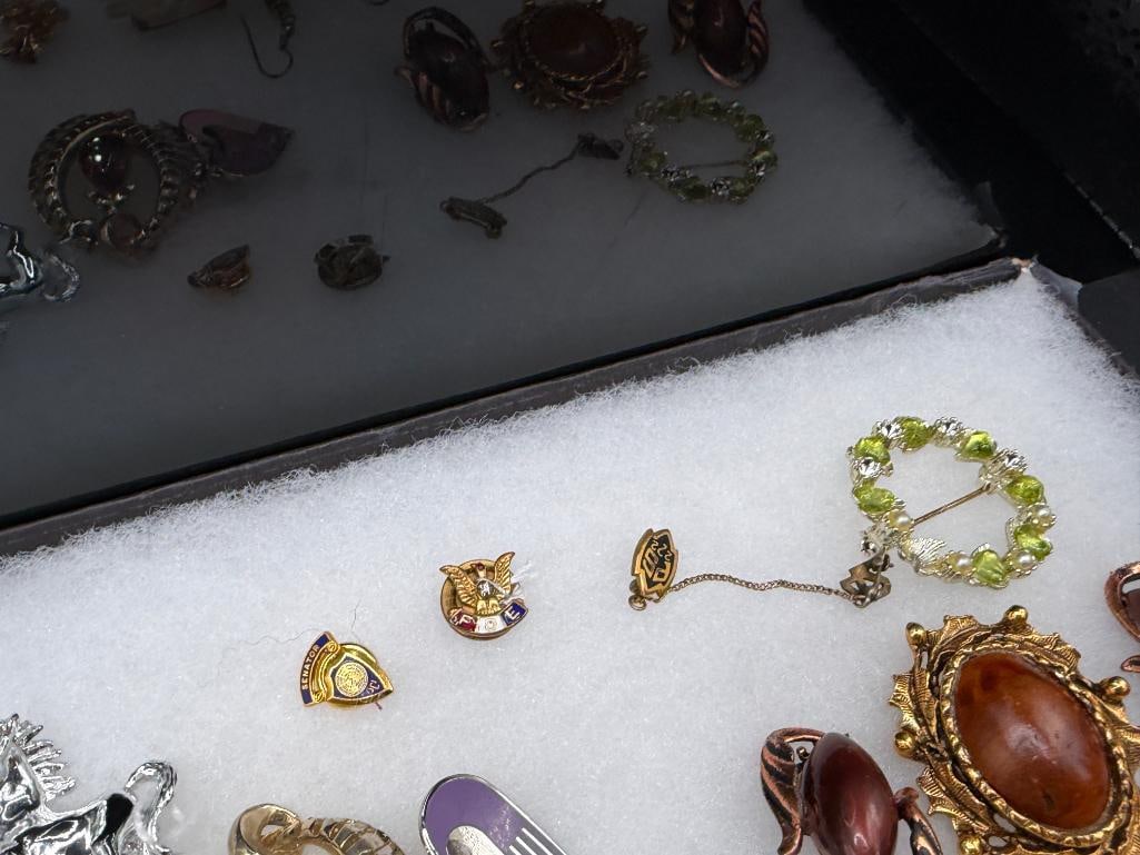 COLLECTION OF JEWELRY INCLUDING VINTAGE PIECES AND GOLD FILLED PINS - 8