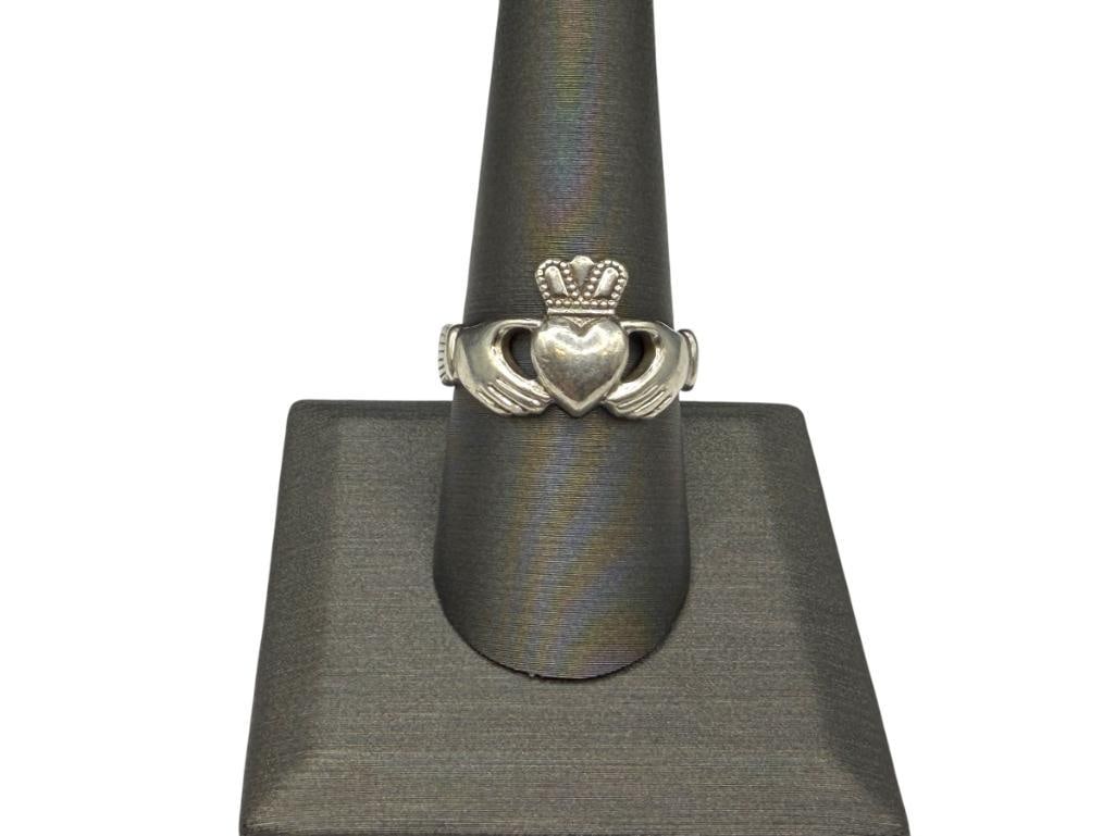 SOLVAR DESIGNER SIGNED IRISH STERLING SILVER CLADDAGH RING: SIZE 9 1/4, 1/2" FRONT, 5.22 GRAMS