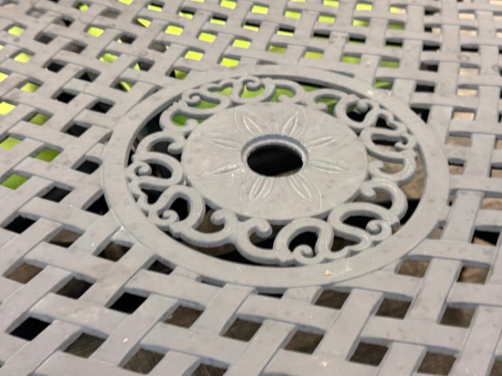 DECORATIVE CAST ALUMINUM PATIO / OUTDOOR DINING SET - 4