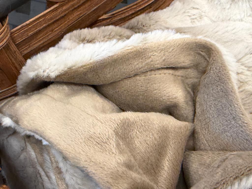 HOME DECOR / GOODS WOVEN BASKET, JAR WITH CORK TOP, PAIR OF CANDLE STICKS, AND FAUX FUR THROW - 9
