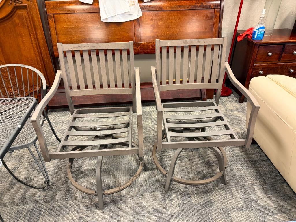 PAIR OF ALUMINUM OUTDOOR / PATIO SWIVEL ARM CHAIRS - 2