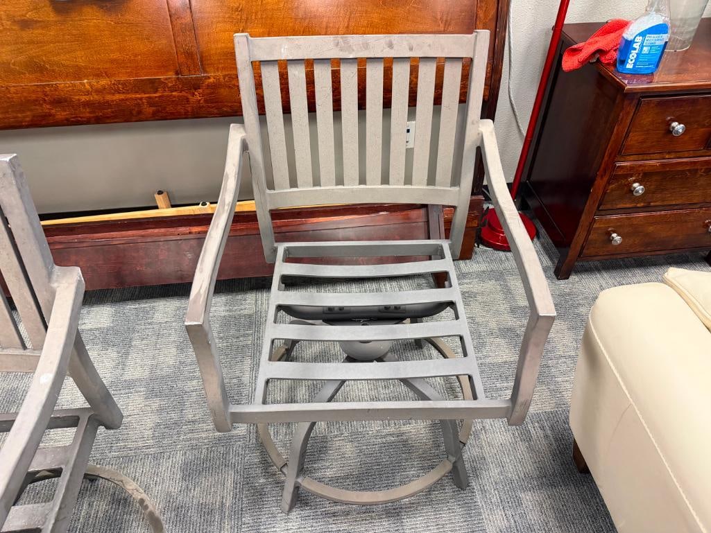 PAIR OF ALUMINUM OUTDOOR / PATIO SWIVEL ARM CHAIRS - 3