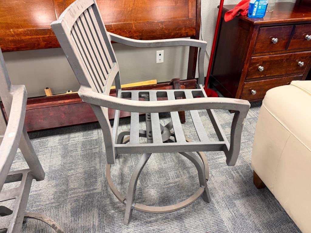 PAIR OF ALUMINUM OUTDOOR / PATIO SWIVEL ARM CHAIRS - 4