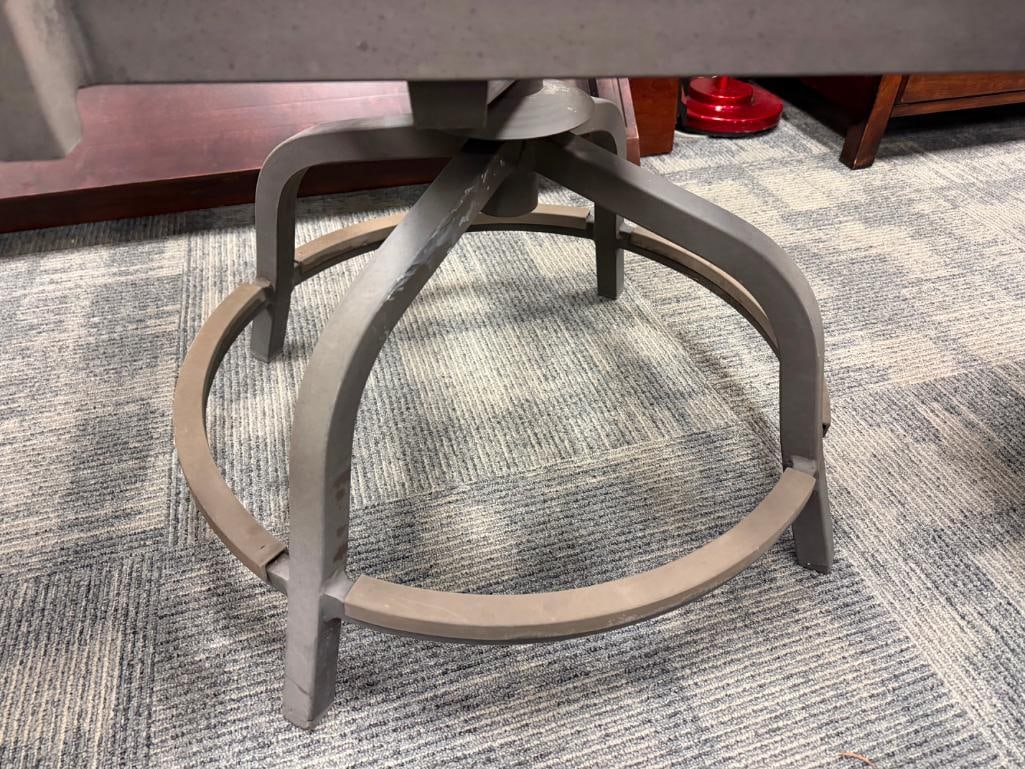 PAIR OF ALUMINUM OUTDOOR / PATIO SWIVEL ARM CHAIRS - 5