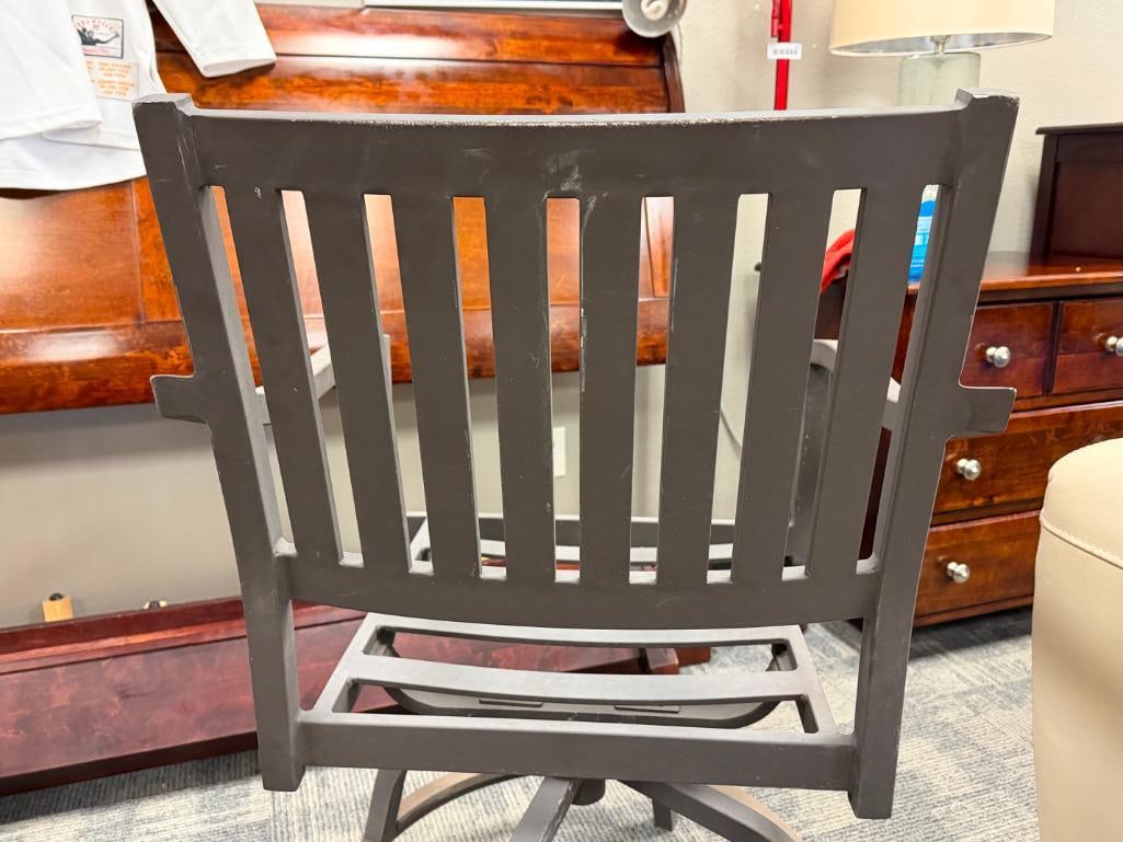 PAIR OF ALUMINUM OUTDOOR / PATIO SWIVEL ARM CHAIRS - 8