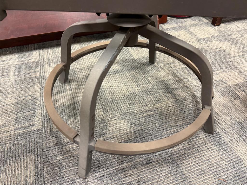 PAIR OF ALUMINUM OUTDOOR / PATIO SWIVEL ARM CHAIRS - 9