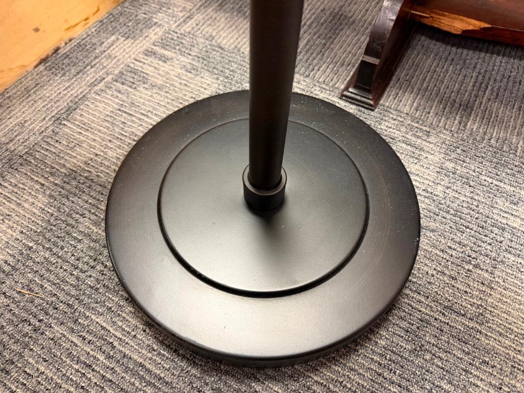 INDUSTRIAL STYLED FLOOR LAMPW WITH ADJUSTABLE PULLEY AND COUNTERWEIGHT SYSTEM - 3