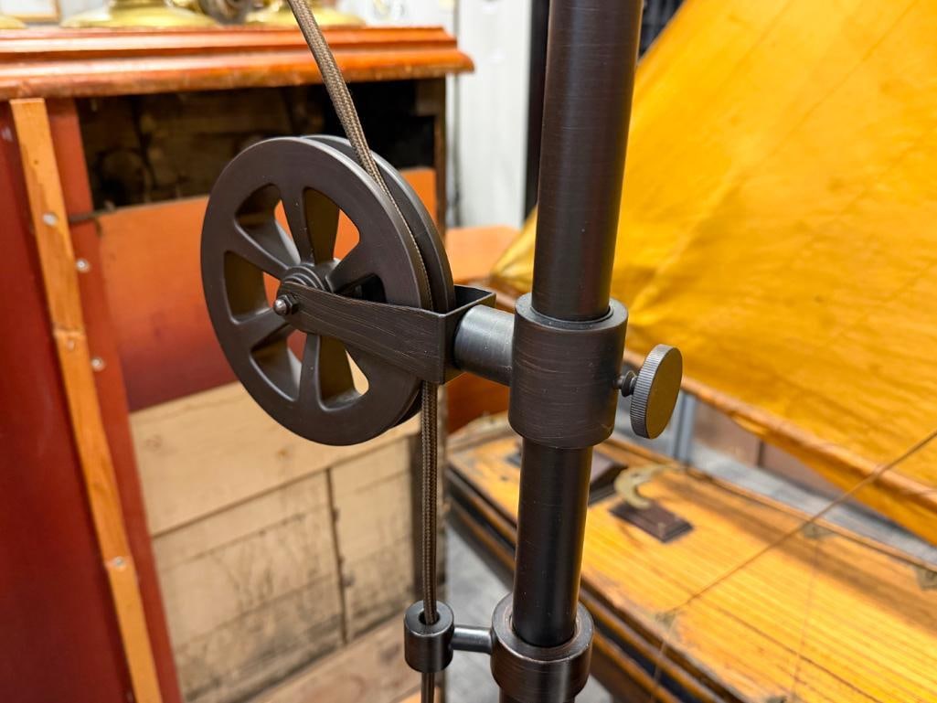 INDUSTRIAL STYLED FLOOR LAMPW WITH ADJUSTABLE PULLEY AND COUNTERWEIGHT SYSTEM - 5