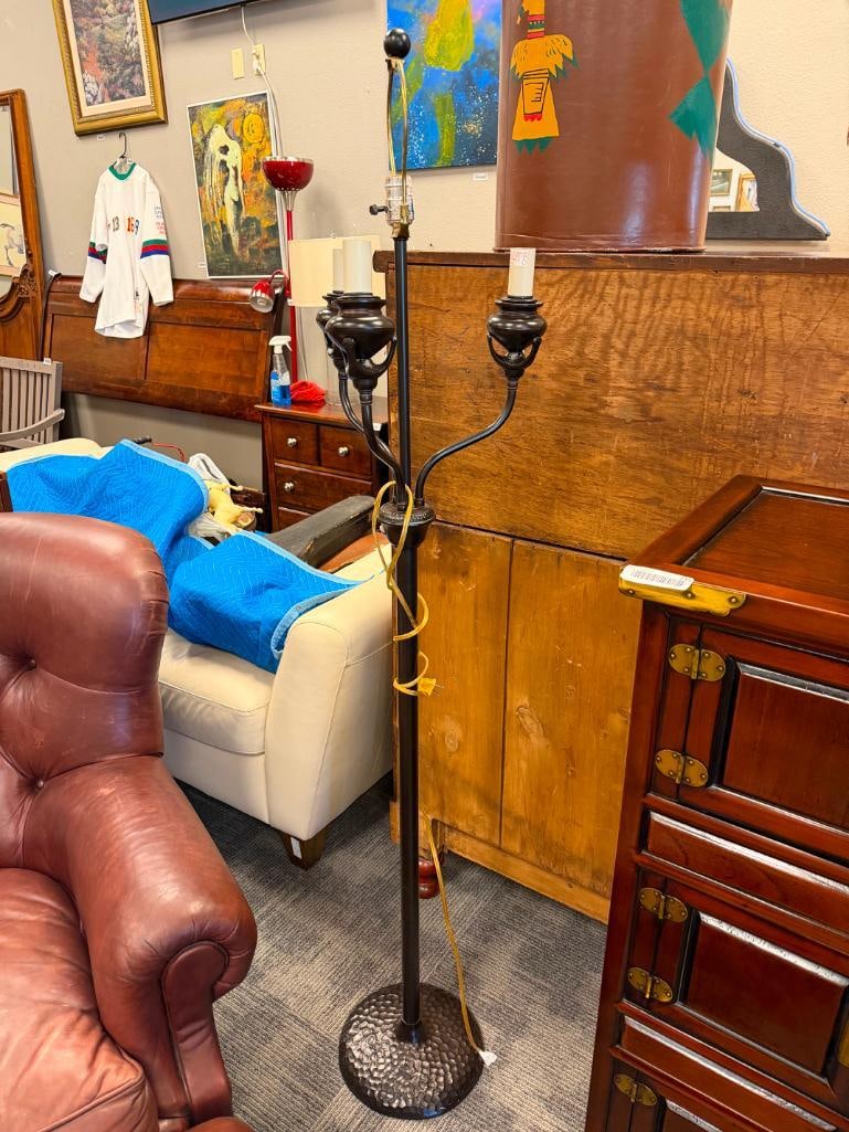 TRADITIONAL MULTI-ARM FLOOR LAMP WITH HAMMERED LOOK ROUND BASE - 2