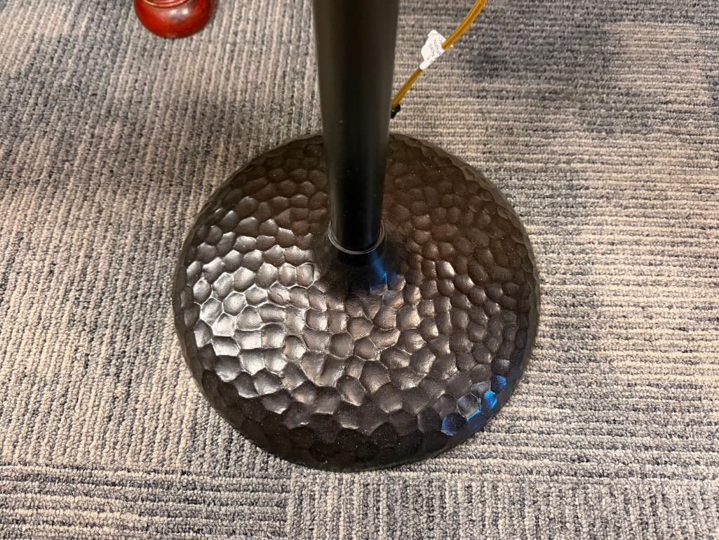 TRADITIONAL MULTI-ARM FLOOR LAMP WITH HAMMERED LOOK ROUND BASE - 7