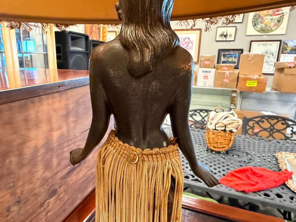 VINTAGE HULA GIRL DANCER FIGURAL TABLE LAMP WITH REAL FEATHER SHADE - 11