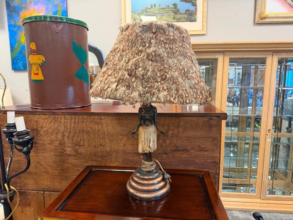 VINTAGE HULA GIRL DANCER FIGURAL TABLE LAMP WITH REAL FEATHER SHADE - 2