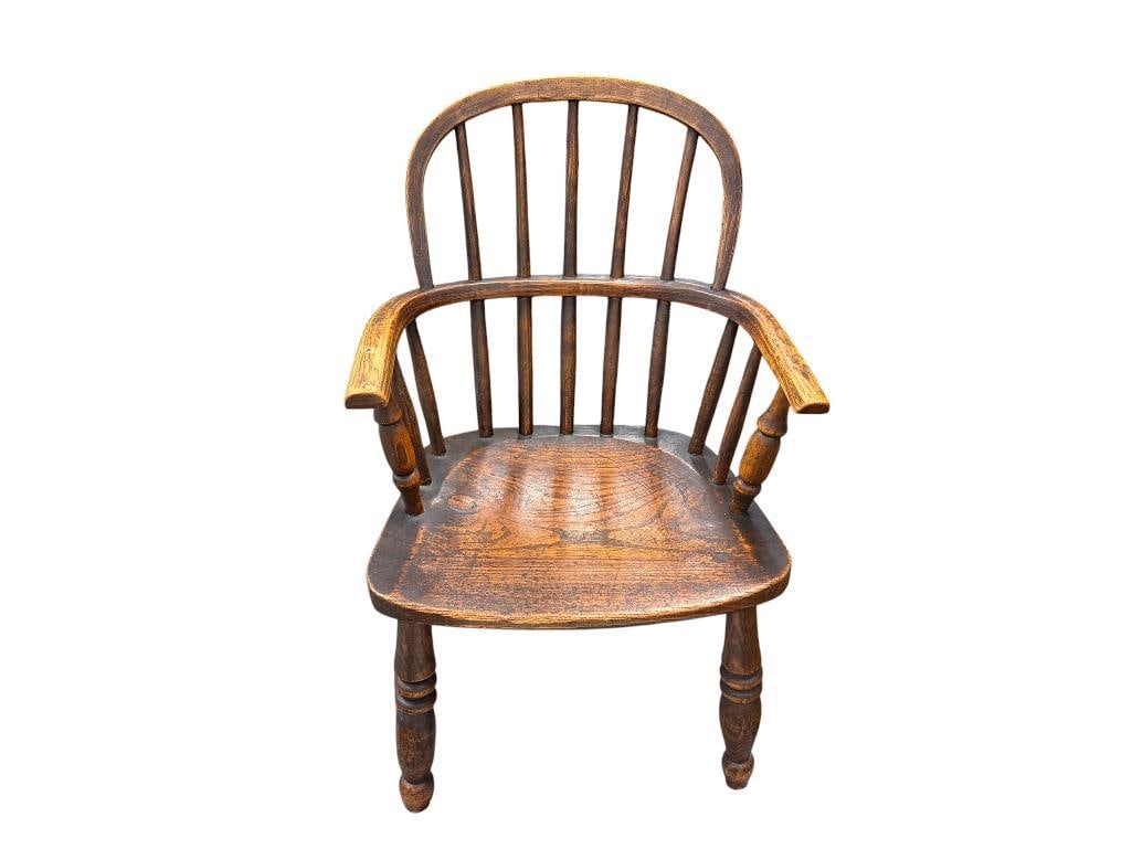 ANTIQUE ENGLISH OAK CHILDRENS WINDSOR STYLE CHAIR: NOTE ON THE BOTTOM OF THE SEAT STATES IT WAS MADE BY HAND IN ENGLAND 23" H