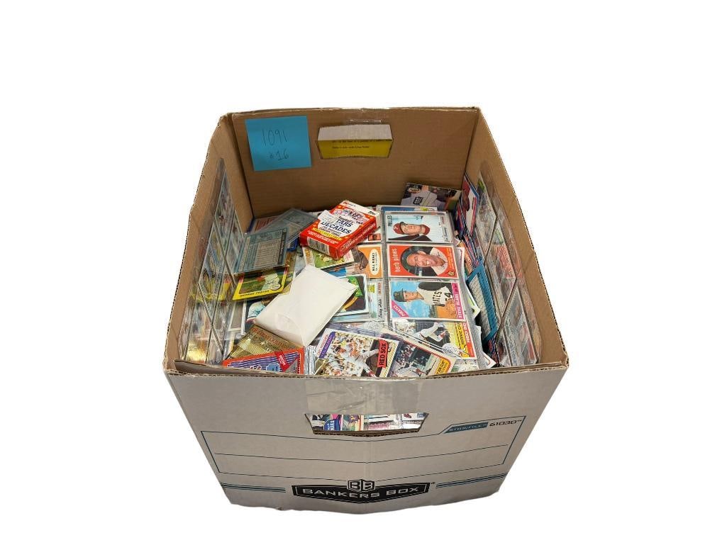 HUNDREDS OF ASSORTED SPORTS BASEBALL CARDS INCLUDES HALL OF FAMERS AND STARS 1970'S - 1990'S: INCLUDES MANY IN PROTECTORS AND SOME SEALED PACKS