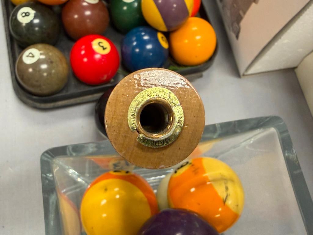 VITNAGE ASSORTED BILLIARD POOL BALLS - 11