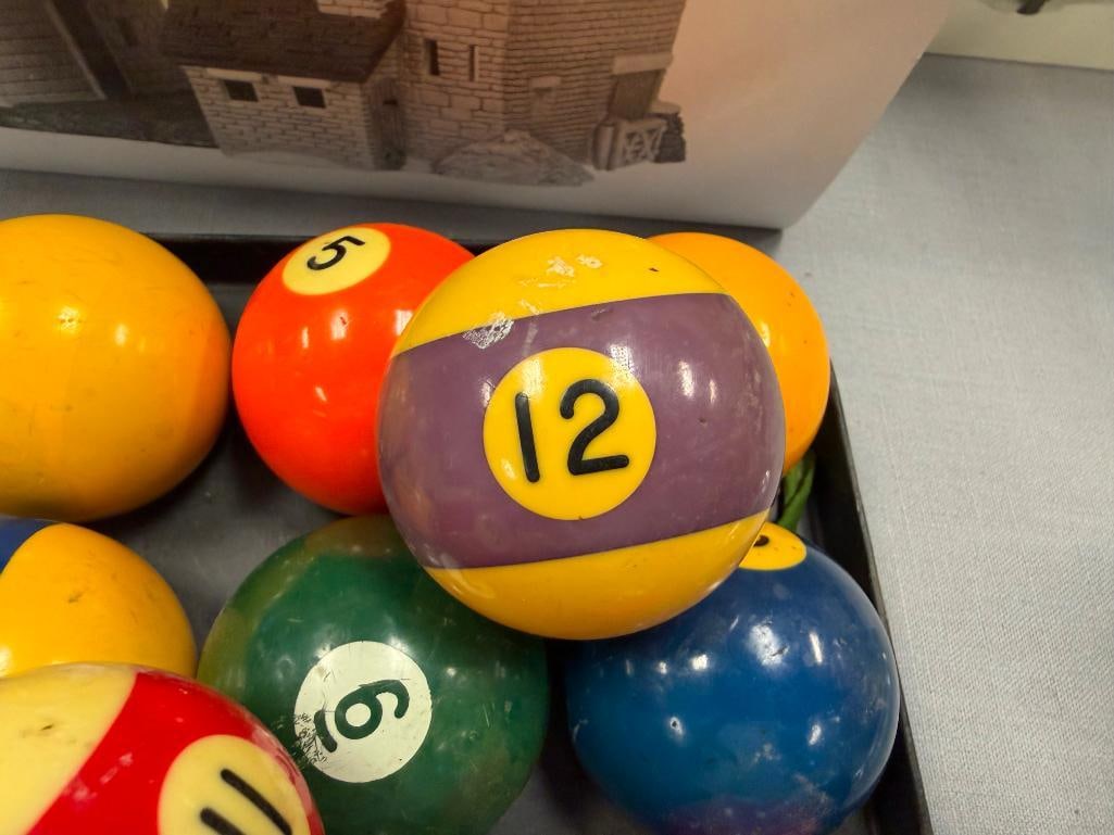 VITNAGE ASSORTED BILLIARD POOL BALLS - 4