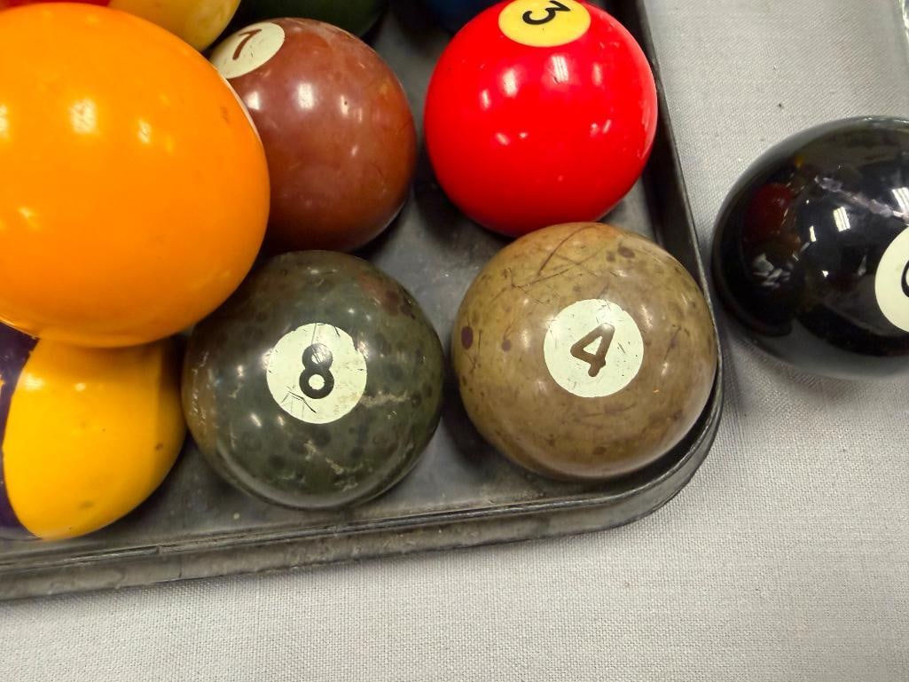 VITNAGE ASSORTED BILLIARD POOL BALLS - 5