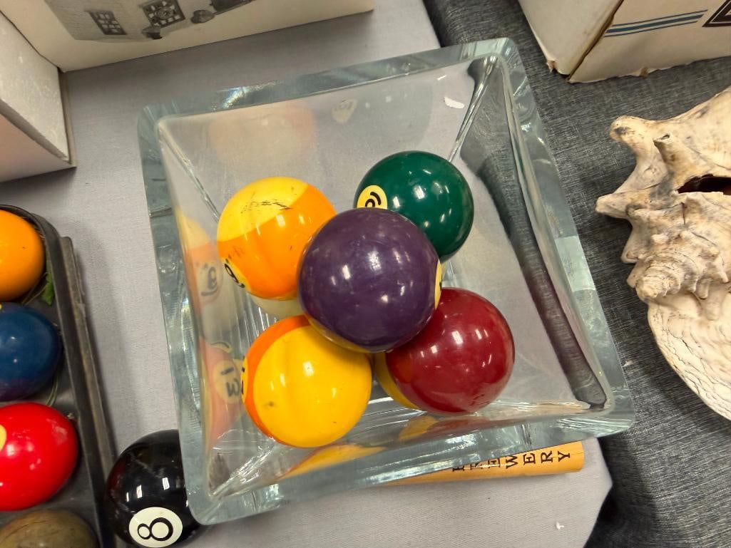 VITNAGE ASSORTED BILLIARD POOL BALLS - 6