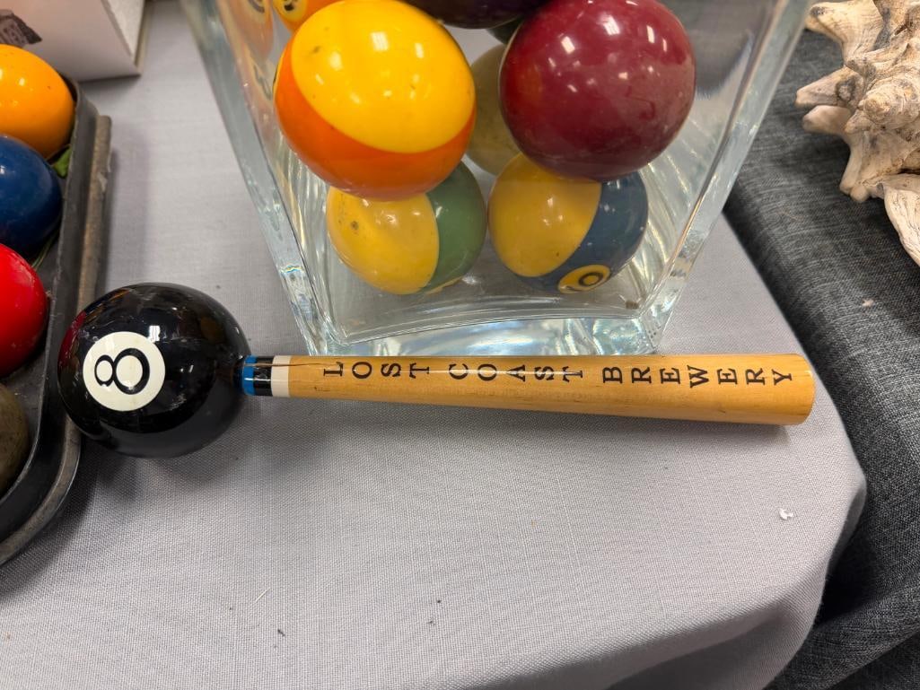 VITNAGE ASSORTED BILLIARD POOL BALLS - 8