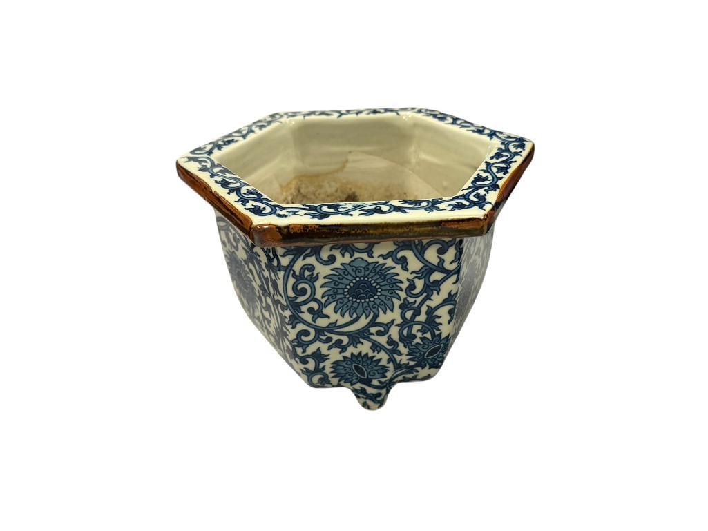 CHINESE HEXAGONAL CERAMIC PLANT POT (1 of 8)
