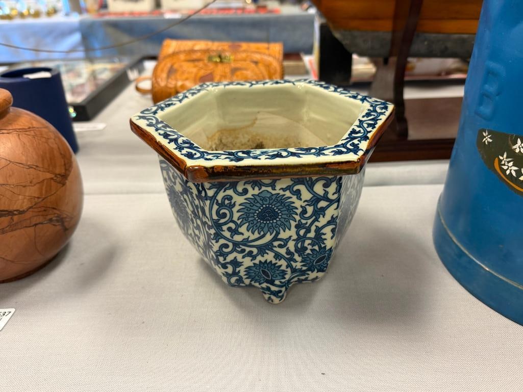 CHINESE HEXAGONAL CERAMIC PLANT POT - 2