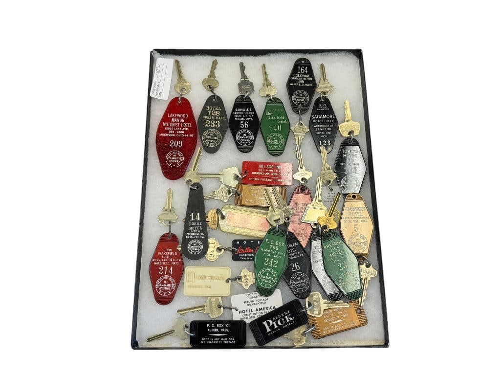 COLLECTION OF VINTAGE HOTEL ROOM KEYS AND FEW P.O. BOX KEYS OVER 20 PLUS KEYS: LAKWOOD MANOR HOTEL, PRESQUE ISLE MOTEL, TOWER'S MOTOR INN, SAGAMORE MOTOR LODGE, THE STRATFIELD HOTEL, AND MANY OTHERS, MAINLY FROM EAST AND NORTHEAST HOTELS / LODGES