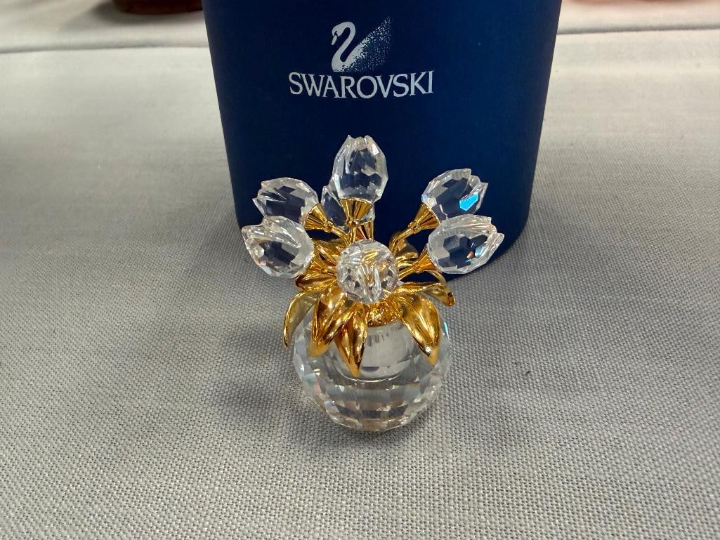 SWAROVSKI CRYSTAL TULIPS IN VASE FIGURINE WITH GOLD LEAVES CRSYTAL MEMORIES COLLECTION - 3
