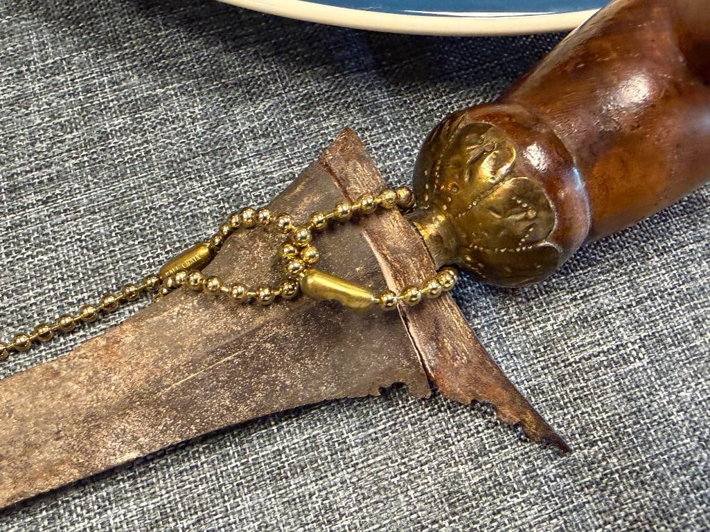 ANTIQUE INDONESIAN KERIS DAGGER WITH CARVED HANDLE AND ELABORATE BRASS SHEATH JAVANESE / MADURESE - 9