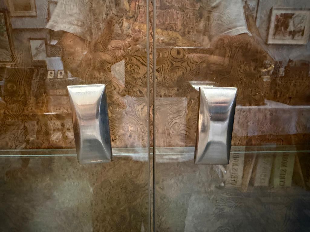 HOWARD MILLER ILLUMINATING DISPLAY CABINET WITH GLASS FRONT DOORS AND WOOD GRAIN BACK MODEL. 680-... - 4