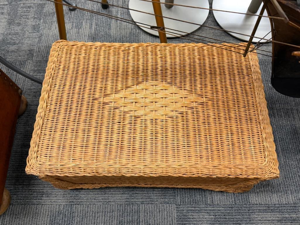 WOVEN WICKER HINGED TOP STORAGE CHEST WITH HANDLES - 3