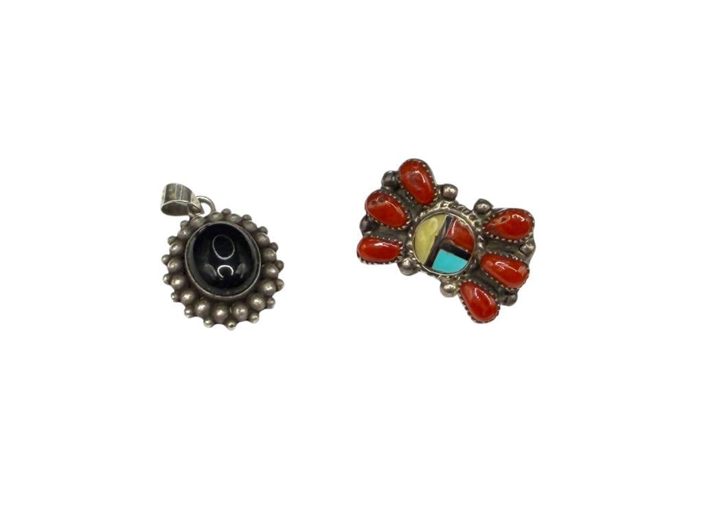 TWO VINTAGE STERLING NATIVE AMERICAN JEWWELRY INCLUDING ZUNI ZUNFACE BROOCH AND BLACK ONYX PENDANT: BROOCH IS 1", 8.36 GRAMS TOTAL