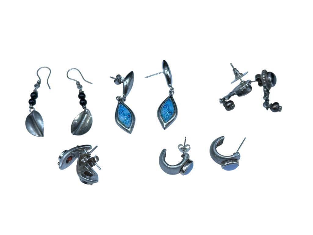 FIVE PAIRS OF STERLING SILVER EARRINGS INCLUDING A GARNET PAIR WITH 14K GOLD ACCENTS: VARIOUS DESIGNS SOME WITH STONES 35.32 GRAMS