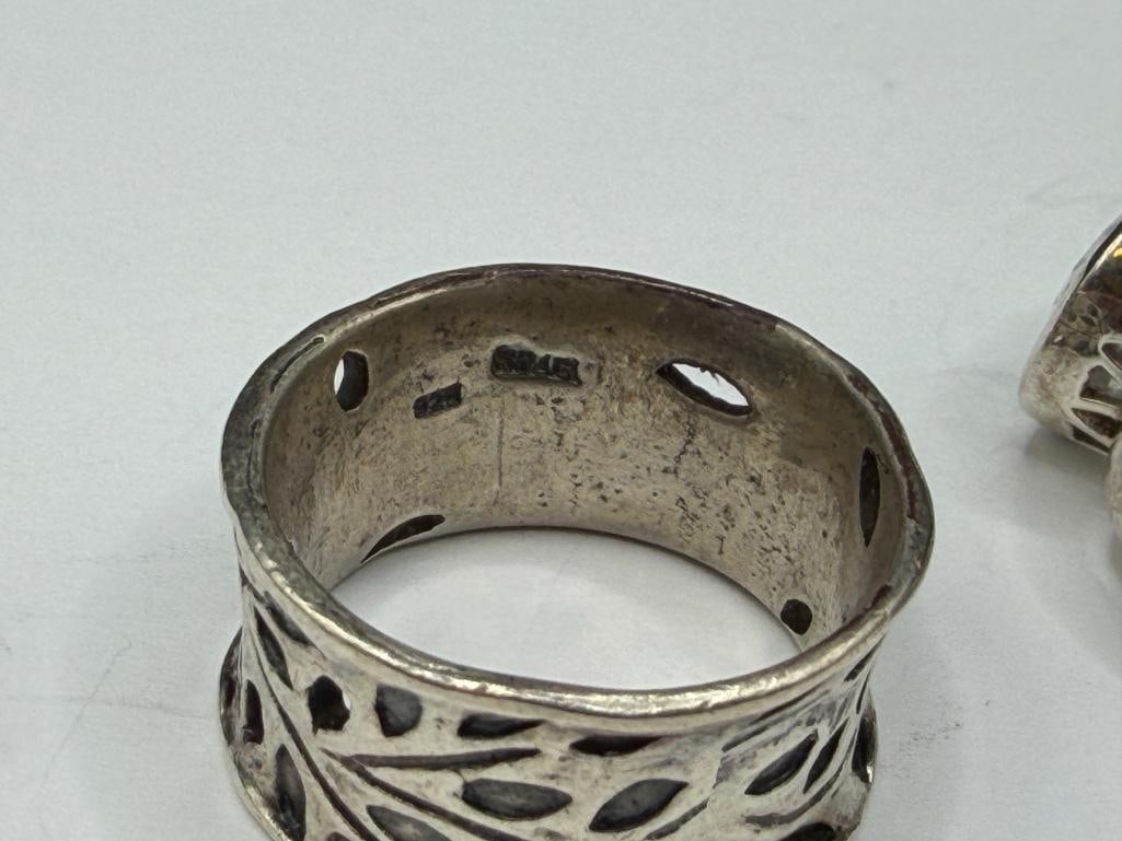 FIVE STERLING SILVER FASHION RINGS - 7