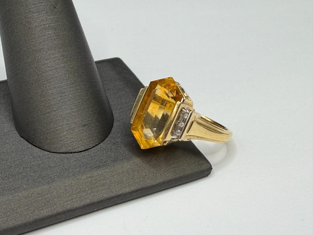 14K YELLOW GOLD TAPERED CUT CITRINE AND ROUND BRILLIANT CUT DIAMOND RING - 3