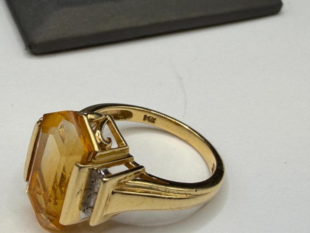 14K YELLOW GOLD TAPERED CUT CITRINE AND ROUND BRILLIANT CUT DIAMOND RING - 5
