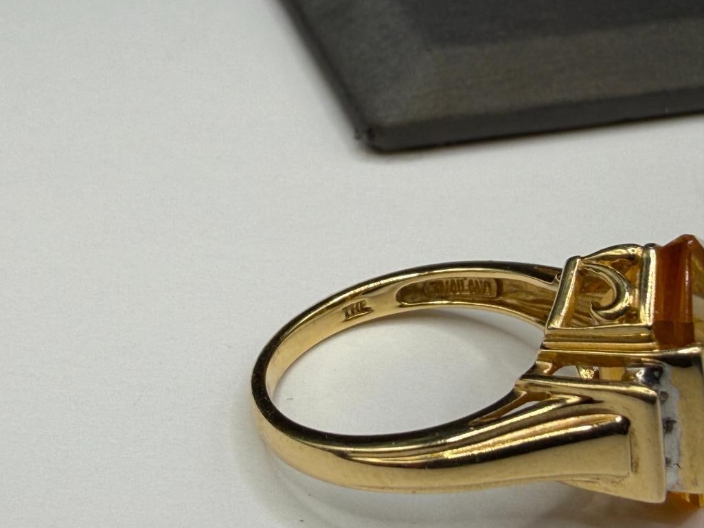 14K YELLOW GOLD TAPERED CUT CITRINE AND ROUND BRILLIANT CUT DIAMOND RING - 6