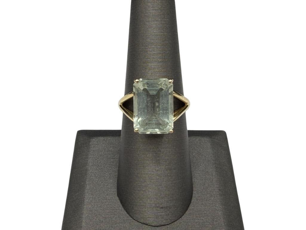 14K YELLOW GOLD EMERALD CUT GREEN QUARTZ RING: FEATURING OPEN GALLERY BEHIND GREEN QUARTZ, DESIGNER SIGNED "QCD" SIZE 7 1/2, 14MM X 10MM QUARTZ, 3.28 GRAMS