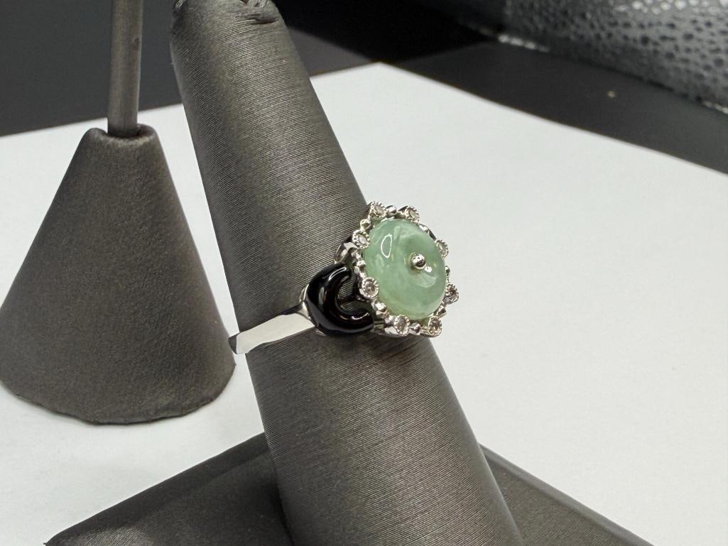 14K WHITE GOLD GREEN JADE, ONYX, AND DIAMOND FASHION RING AND MATCHING EARRINGS - 3