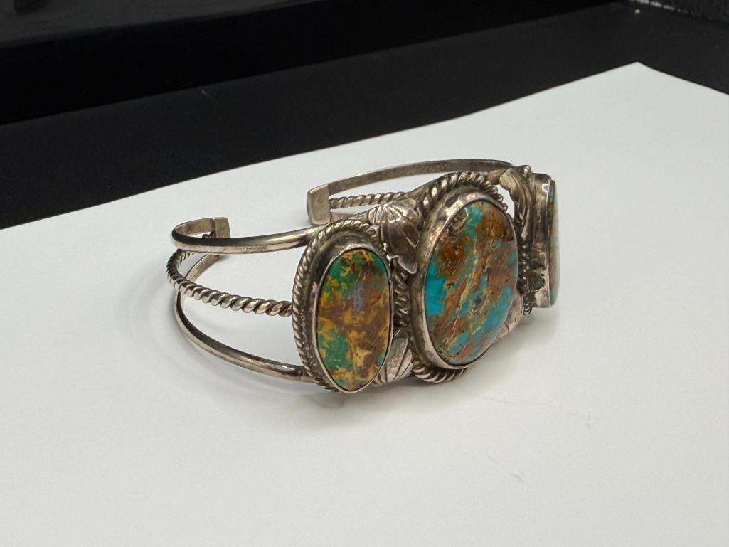 NATIVE AMERICAN DESIGN STERLING SILVER THREE TURQUOISE CUFF BRACELET - 2