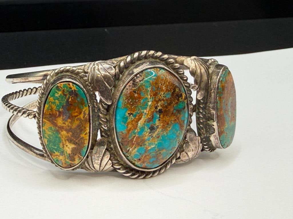 NATIVE AMERICAN DESIGN STERLING SILVER THREE TURQUOISE CUFF BRACELET - 3